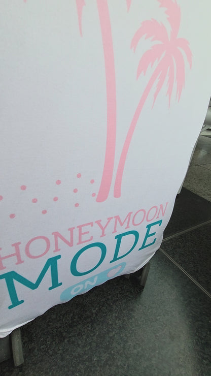 🧳 Honeymoon Mode Kofferhülle – Stretch Luggage Cover | Rosa